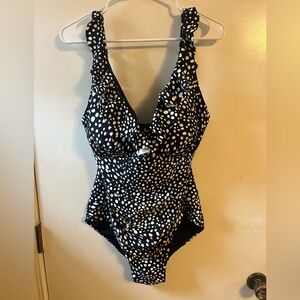 LIKE NEW DKNY Black and White Polka Dot One Piece Ruffle Swimsuit (18) 👙🖤✨